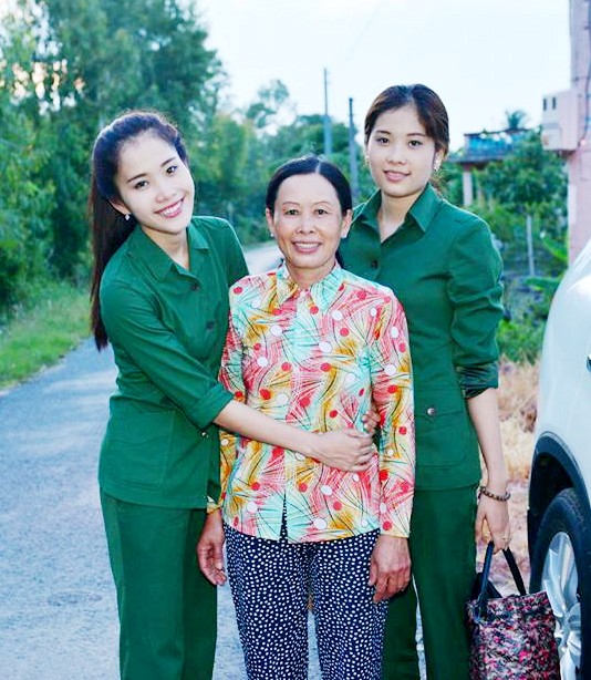 Đặng Thu Thảo: Đặng Thu Thảo là một trong những hoa hậu đẹp và tài năng của Việt Nam. Với vẻ đẹp tự nhiên và nét duyên dáng, cô đã chinh phục không chỉ khán giả trong nước mà còn cả trong cộng đồng quốc tế. Hãy xem hình ảnh liên quan để ngắm nhìn vẻ đẹp tuyệt vời của Đặng Thu Thảo.