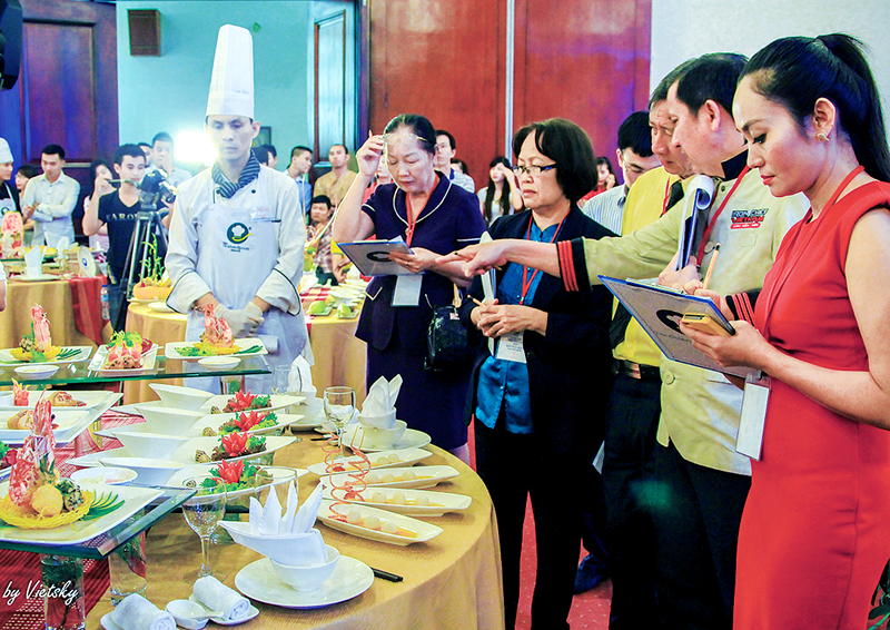 Sản phẩm dự thi của Đội khách sạn Sài Gòn - Hạ Long tại cuộc thi Chiếc thìa vàng năm 2014.