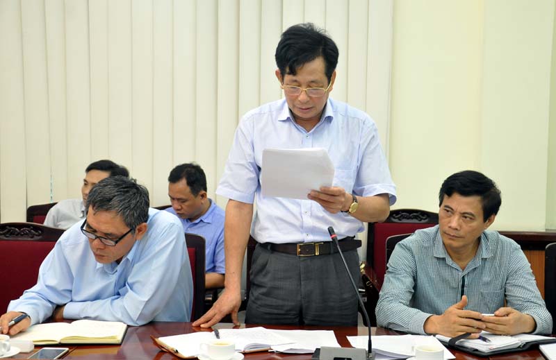 Lãnh đạo huyện Hoành Bồ báo cáo tiến độ GPMB dự án qua địa bàn.