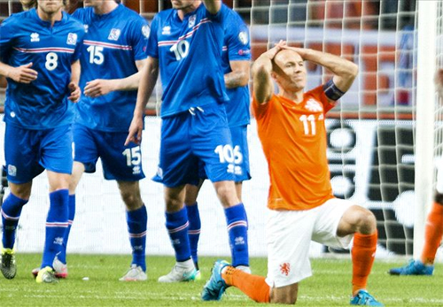  Robben không thể giúp Hà Lan có điểm trước đối thủ từng bị coi là không cùng đẳng cấp. Ảnh: Reuters