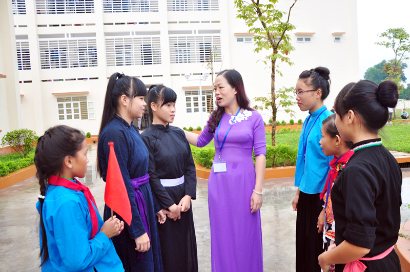Cô trò trao đổi về những dự định kế hoạch cho năm học mới.