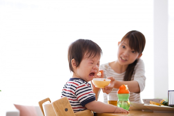 Khi trẻ biếng ăn cha mẹ không nên lạm dụng men tiêu hóa mà cần tham khảo ý kiến thầy thuốc chuyên khoa.