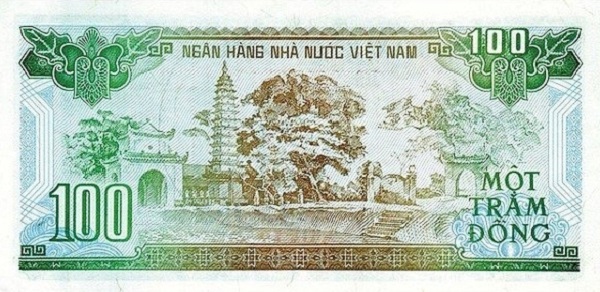 Trên tờ 100 đồng là hình chùa Phổ Minh ở thôn Tứ Mặc, Nam Định. Chùa từng sở hữu chiếc vạc lớn – một trong An Nam tứ đại khí (4 báu vật của Việt Nam).