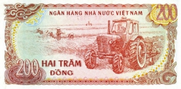 Trên tờ 200 đồng là hình ảnh người nông dân đang lao động ở cánh đồng tại làng quê Việt Nam