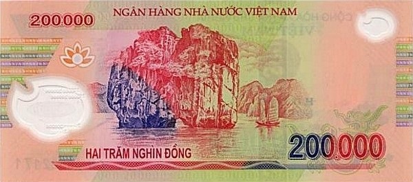 Trên tờ 200.000 đồng là hòn Đỉnh Hương thuộc Vịnh Hạ Long (Quảng Ninh), Phiến đá có hình một lư hương khổng lồ đứng giữa biển khơi như một vật thiếng cúng tế trời đất.