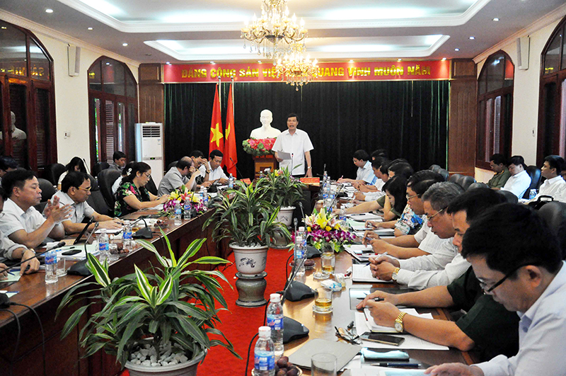 Đồng chí Nguyễn Đức Long, Chủ tịch UBND tỉnh chủ trì buổi làm việc.