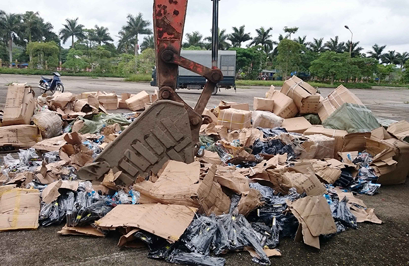 Tiêu hủy các loại đồ chơi bạo lực theo quy định của pháp luật.