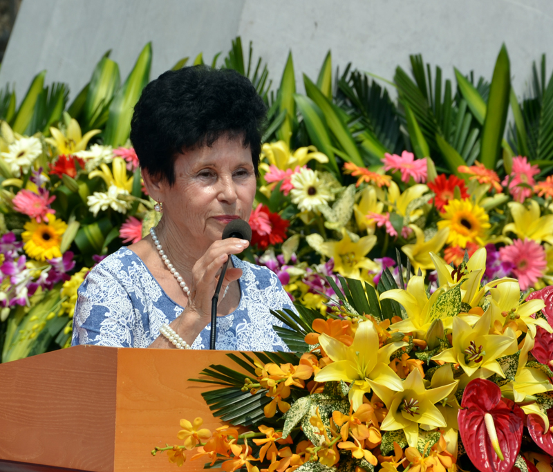 bà Tamara Vasilievna, phu nhân đồng chí G.M Ti-tốp phát biểu chia sẻ cảm xúc tại buổi lễ.