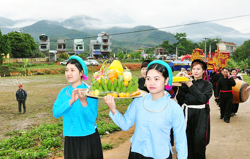 Huyện Bình Liêu có tỷ lệ đồng bào dân tộc thiểu số cao nhất tỉnh (96%), thuộc nhóm huyện có tỷ lệ đồng bào dân tộc thiểu số cao nhất cả nước; nơi đây đã hình thành một bản sắc văn hoá lâu đời (ảnh 1). 