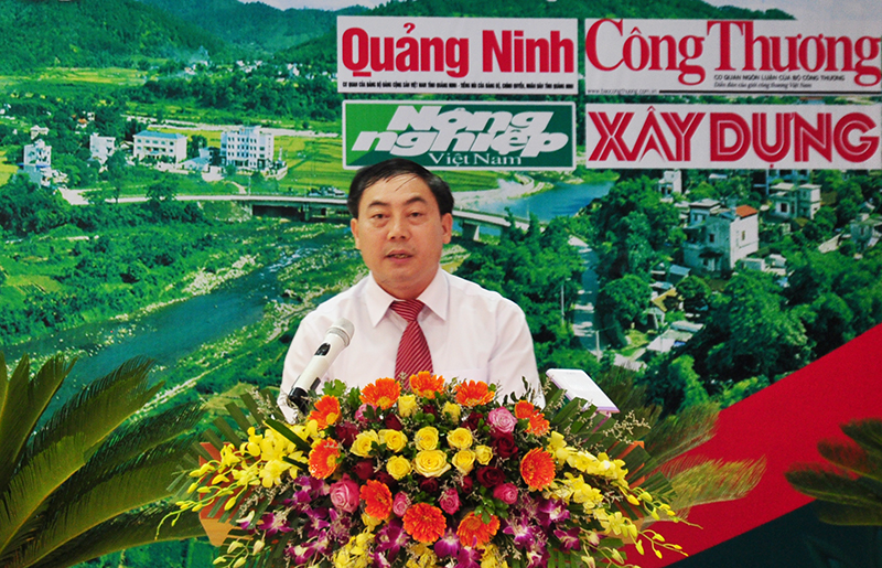 Chủ tịch UBND huyện Bình Liêu Đặng Bá Bắc phát biểu tại hội nghị.