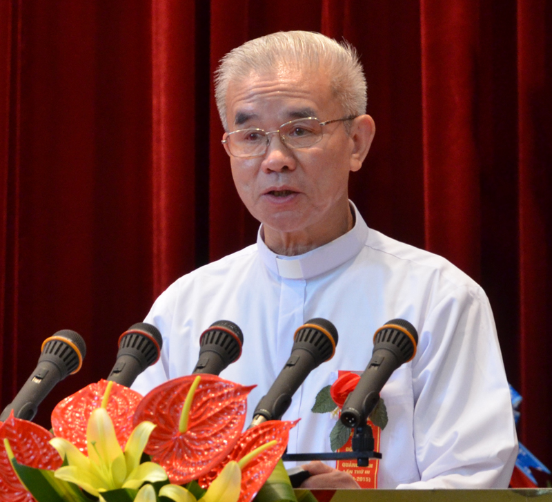 Linh mục Giuse Trần Xuân Mạnh Phó Chủ tịch kiêm Tổng thư ký Uỷ ban ĐKCG Việt Nam phát biểu tại hội nghị.