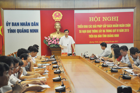 Đồng chí Nguyễn Đức Long, Chủ tịch UBND tỉnh, Trưởng Ban ATGT tỉnh phát biểu chỉ đạo tại hội nghị.