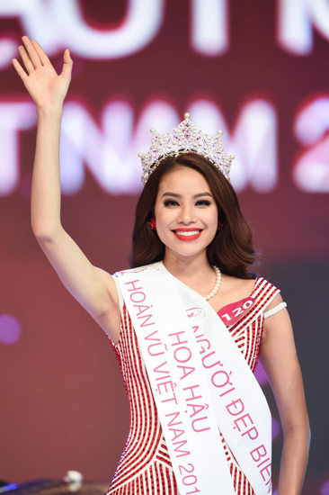 Phạm Thị Hương đăng quang Hoa hậu Hoàn vũ Việt Nam 2015.