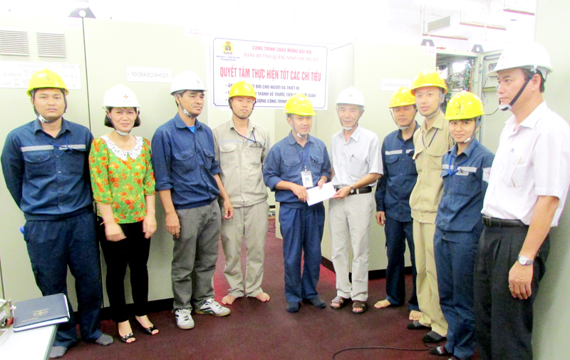 Nhiệt điện Uông Bí (thuộc Tổng Công ty Phát điện I), đứa con đầu lòng của ngành điện cũng hoàn thành việc nâng cấp máy 7, tổ máy 300MW trước kế hoạch 10 ngày, góp phần đẩy nhanh tiến độ về đích, hoàn thành kế hoạch năm của đơn vị.          