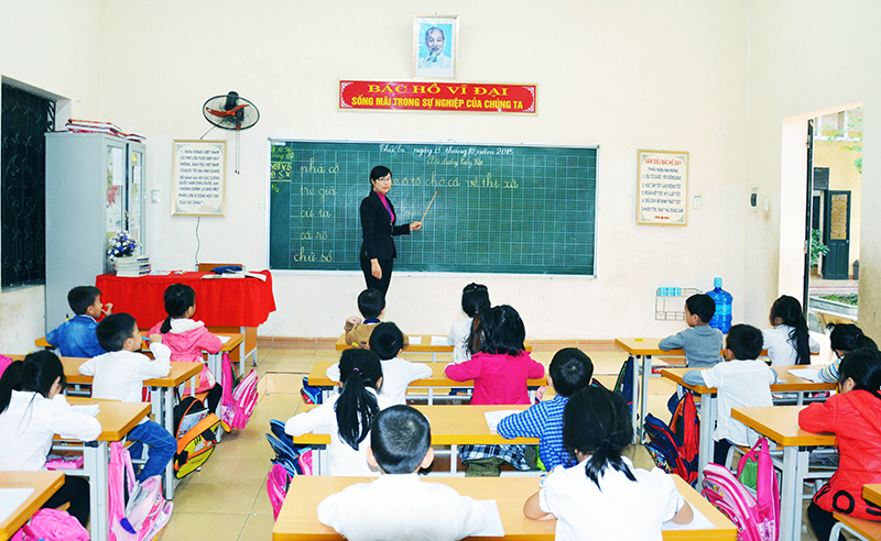 Tiết học bồi dưỡng tiếng Việt của lớp 1A1, Trường Tiểu học Nguyễn Trãi (TP Cẩm Phả).