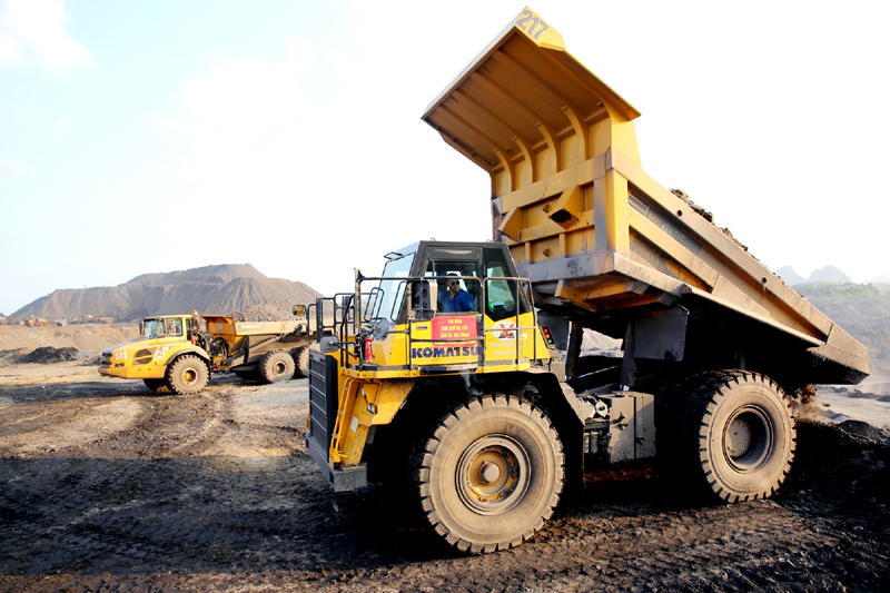 Công ty CP Than Núi Béo tập trung đẩy nhanh công tác bốc xúc đất đá, chuẩn bị diện sản xuất cho quý IV và năm 2016.