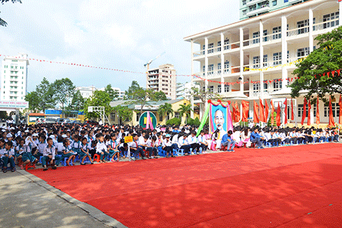 Học sinh Trường TH, THCS & THPT Văn Lang tại Lễ kỷ niệm