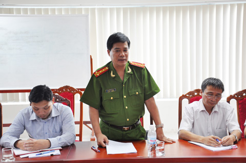 Đại tá Nguyễn Bá Bính, Phó Giám đốc Công an tỉnh phát biểu tại buổi làm việc với Công ty CP Than Đèo Nai 