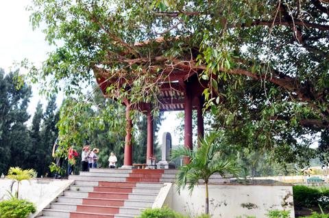 Khu di tích Bác Hồ trên đảo Ngọc Vừng.
