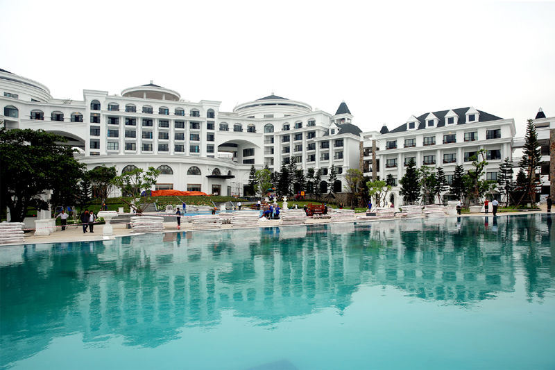 Khu nghỉ dưỡng khách sạn cao cấp Vinpearl Hạ Long được đưa vào hoạt động cuối tháng 10-2015 đã tạo thêm một sản phẩm đặc sắc cho du lịch Hạ Long. Ảnh: Đỗ Phương