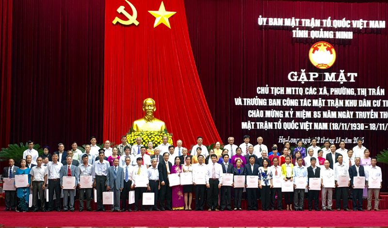 Các cán bộ Mặt trận cơ sở tiêu biểu được khen thưởng nhân kỷ niệm 85 năm Ngày truyền thống MTTQ Việt Nam 18-11 (1930-2015).