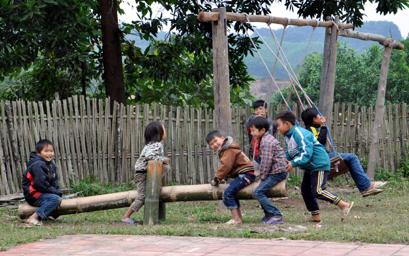 Trẻ em ở thôn Khe Phương.
