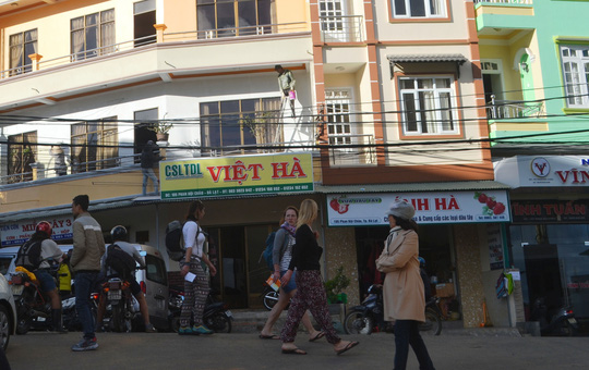 Nhiều cơ sở lưu trú tại TP Đà Lạt treo bảng thông báo đã hết phòng cho thuê
