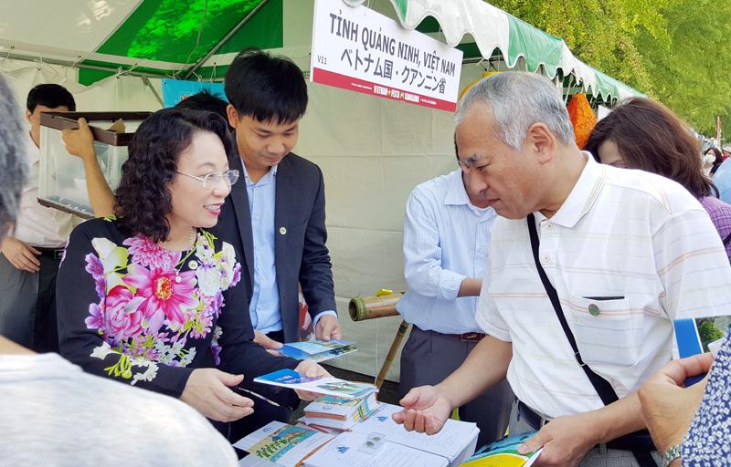 Đoàn công tác của tỉnh Quảng Ninh xúc tiến đầu tư tại tỉnh Kanagawa (Nhật Bản), tháng 9-2015.