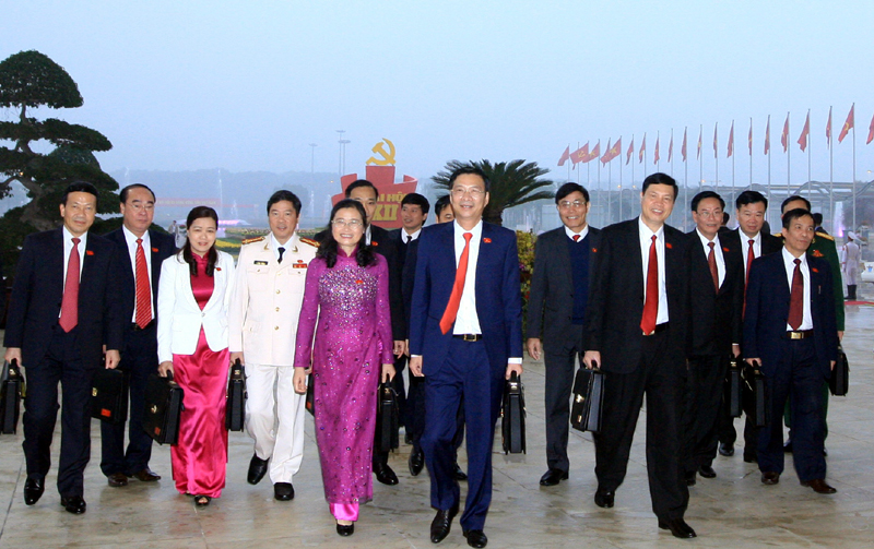 Đoàn đại biểu Đảng bộ tỉnh Quảng Ninh trước giờ khai mạc Đại hội XII của Đảng.
