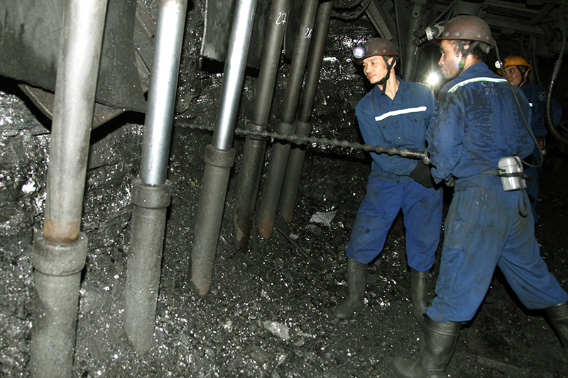 Sản xuất than tại diện KT8. Ảnh: Phạm Cường (CTV)
