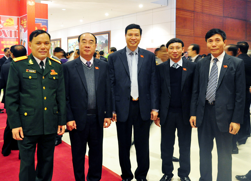 Các đại biểu trong Đoàn Quảng Ninh chụp ảnh chung tại Đại Hội XII của Đảng.