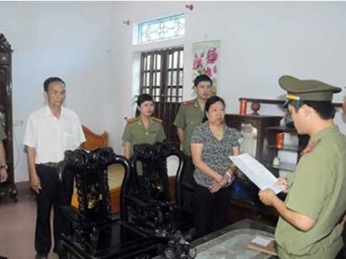 Bà Thắng tại thời điểm bị CQĐT tống đạt quyết định khởi tố bị can.