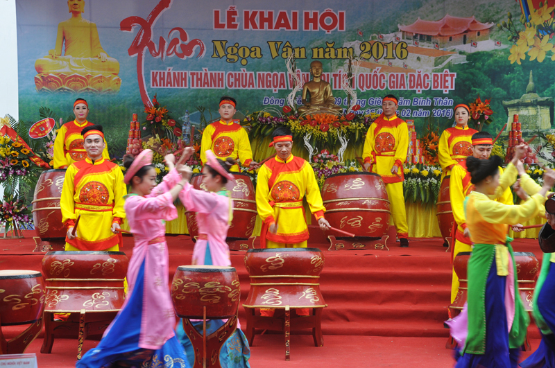 Tưng bừng khai hội xuân Ngọa Vân năm 2016