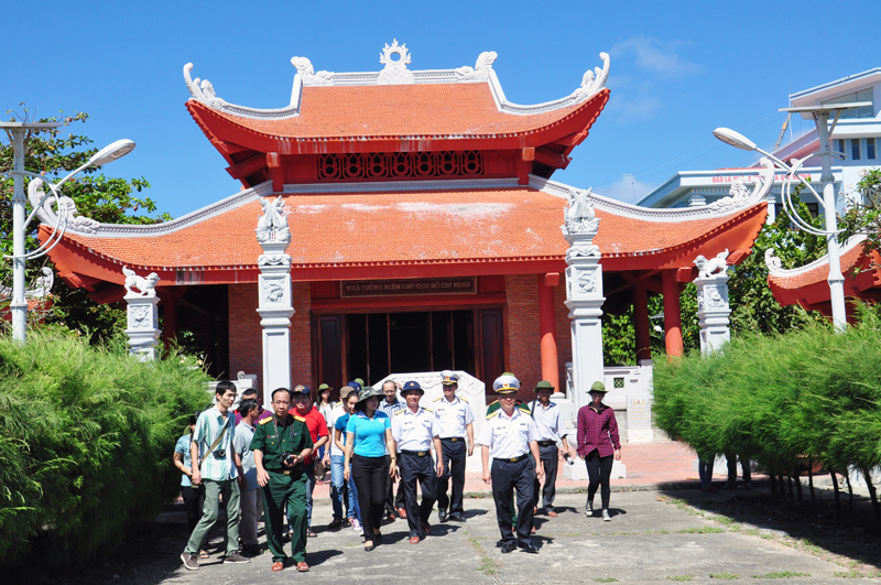 Đền tưởng niệm Chủ tịch Hồ Chí Minh trên đảo Trường Sa.