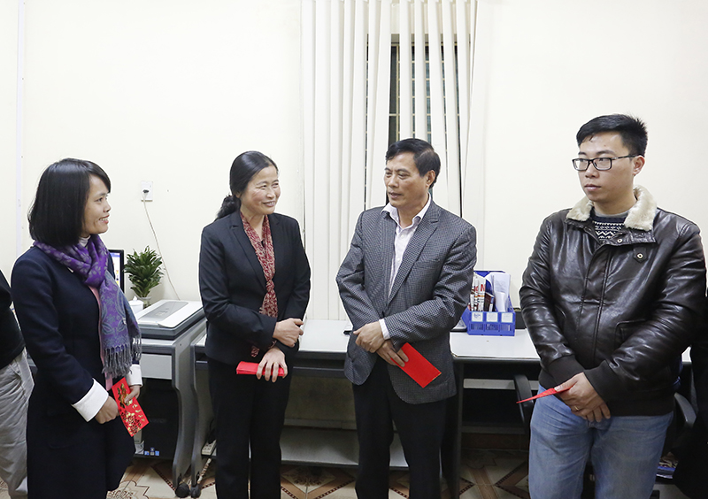 Phó Bí thư Thường trực Tỉnh ủy thăm, động viên CBPV Báo Quảng Ninh.