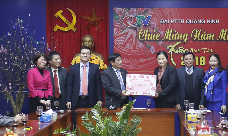 Phó Bí thư Thường trực Tỉnh ủy chúc tết CBNV Đài PT-TH Quảng Ninh.