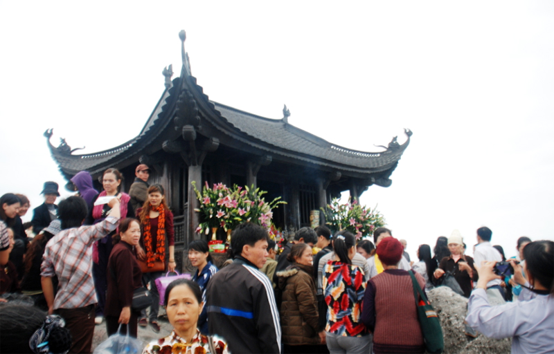 Chùa Đồng (Yên Tử) mùa lễ hội.