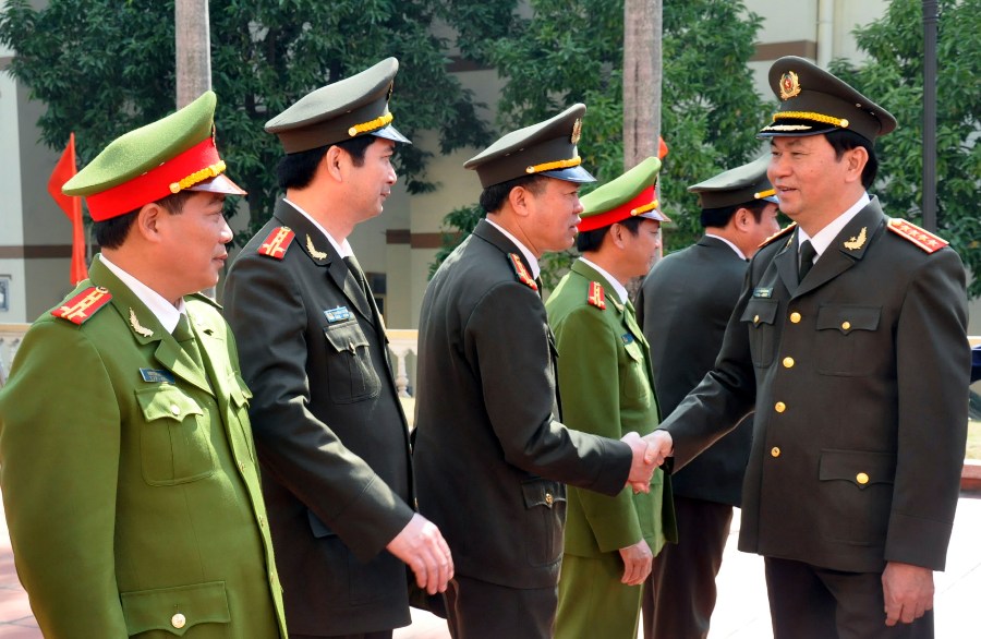  Đại tướng Trần Đại Quang duyệt đội ngũ và thăm CBCS Công an Quảng Ninh.