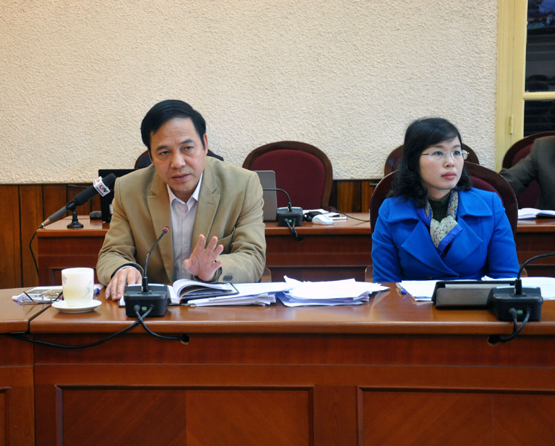 Đồng chí Đặng Huy Hậu, Phó Chủ tịch Thường trực UBND tỉnh phát biểu về công tác thông tin, tuyên truyền phục vụ bầu cử 