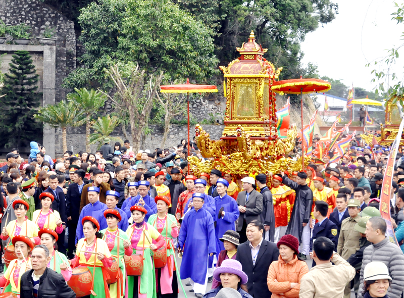 Khai hội đền Cửa Ông năm 2016