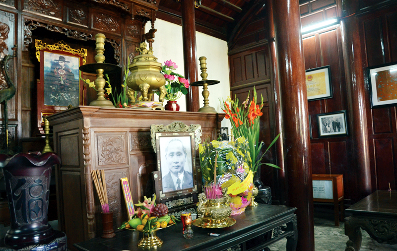 Tại ngôi nhà của gia đình cố Thủ tướng Phạm Văn Đồng nơi thờ tự được bố trí trang nghiêm ở gian giữa.