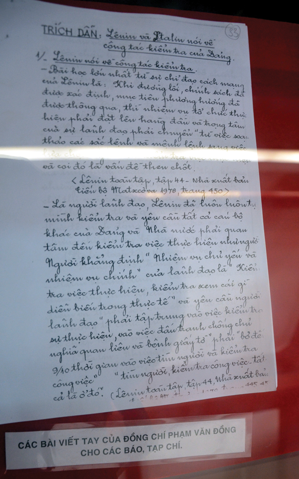 Đáng chú ý, trong nhiều tư liệu, hiện vật còn có những bản thảo viết tay của cố Thủ tướng Phạm Văn Đồng gửi cho các báo, tạp chí.