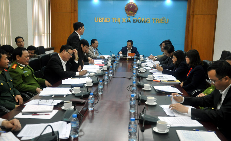 Quang cảnh buổi làm việc 