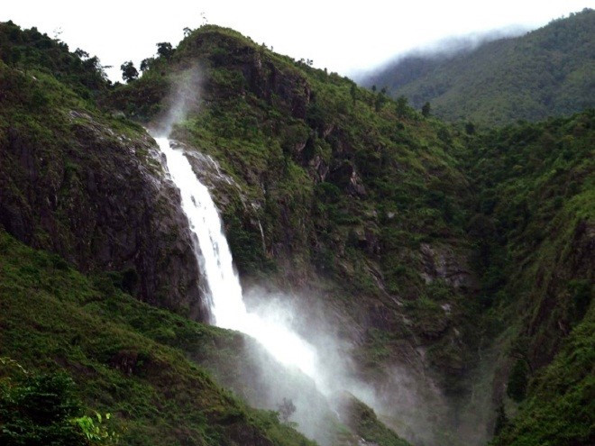 Tac Tinh Waterfall in Lai Chau