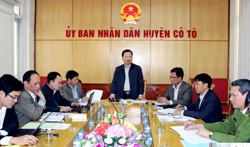Đồng chí Cao Tường Huy, Uỷ viên BTV, Trưởng Ban Tuyên giáo Tỉnh uỷ phát biểu trong buổi làm việc với huyện Cô Tô về bầu cử ĐBQH khoá XIV và đại biểu HĐND các cấp nhiệm kỳ 2016-2021. Ảnh: Thanh Tùng