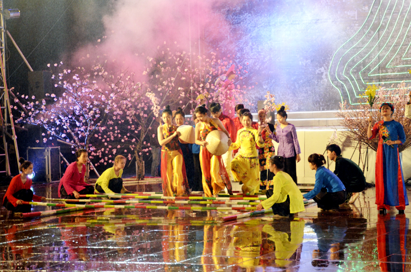 Màn nhảy sạp độc đáo của người Việt được dàn dựng ngay tại sân khấu của Lễ hội