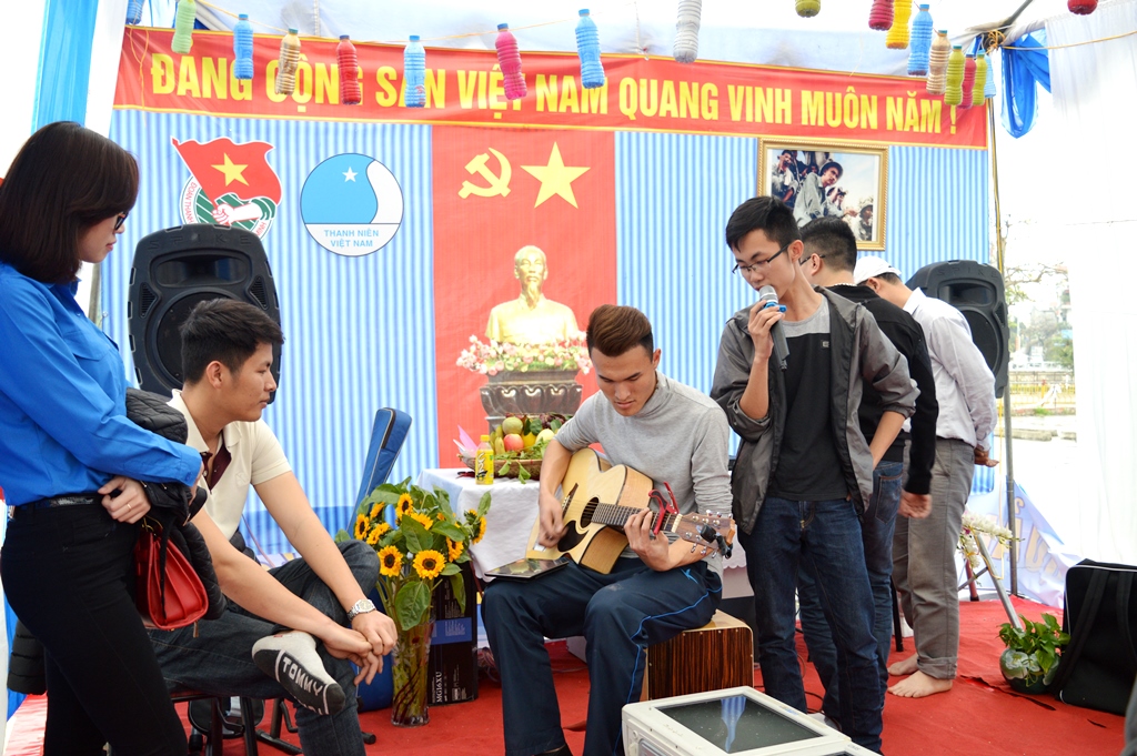 Hoạt động văn nghệ tại trại của Hội Liên hiệp thanh niên Việt Nam.