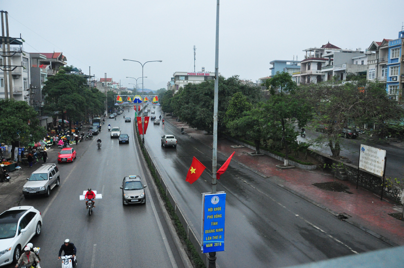 Do ảnh hưởng của không khí lạnh, TP Hạ Long đã có mưa.