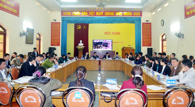 UBND tỉnh tổ chức đối thoại với một số hộ dân khu 7, phường Thanh Sơn (TP Uông Bí), ngày 16-3-2016.