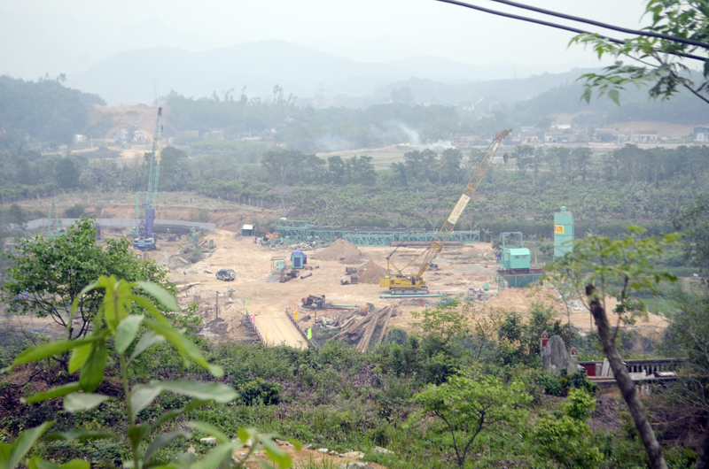 Thi công gói thầu cầu Trới thuộc dự án cao tốc Hạ Long – Vân Đồn đoạn qua thị trấn Trới, huyện Hoành Bồ 